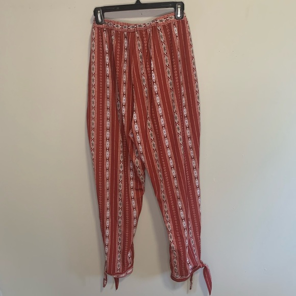 SHEIN Red Belted Geo Print Split Hem Pants #158 - Picture 2 of 9